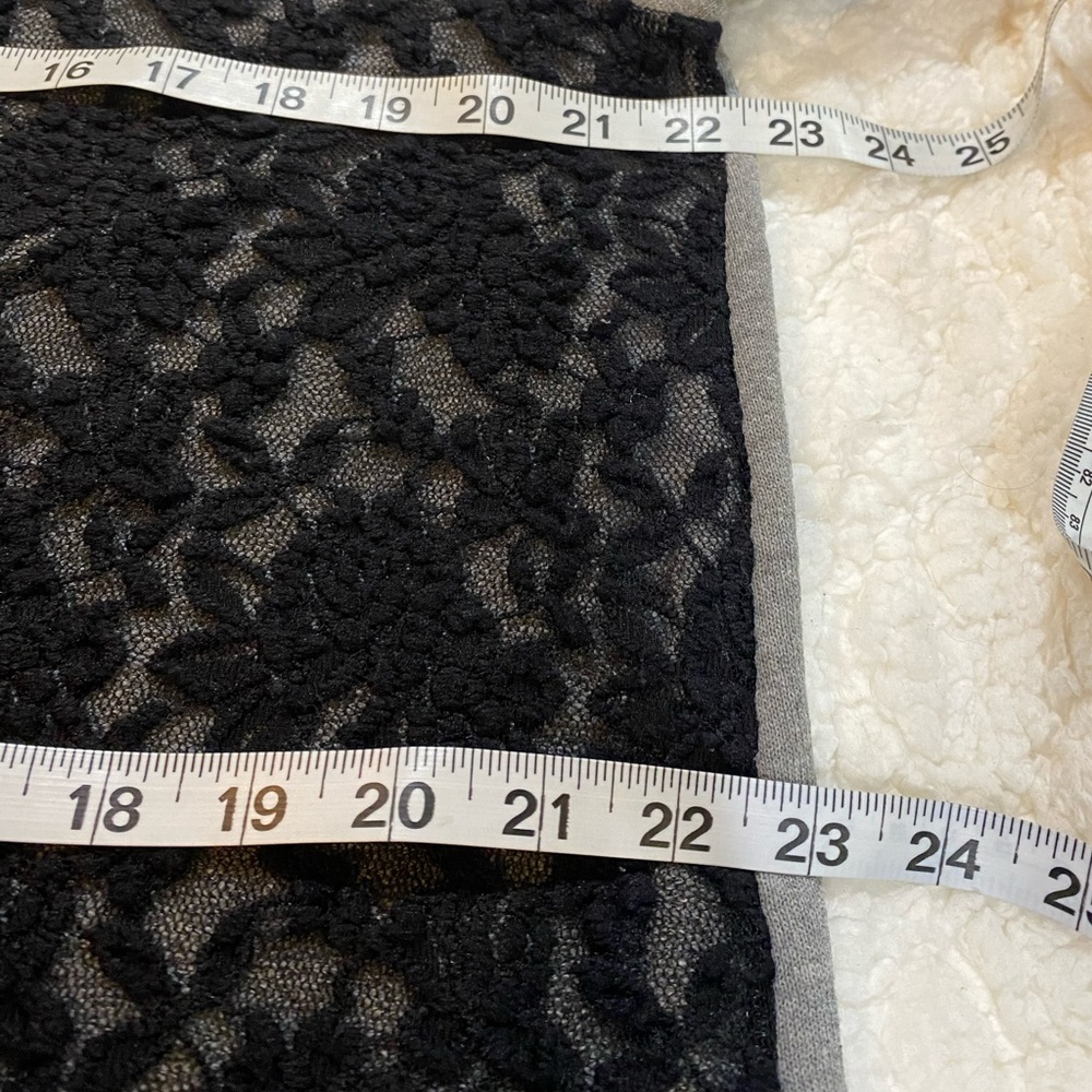 Torrid Gray Sweatshirt Black Lace Front Raw Hem/Cuff Size 2 or 2X or 18/20 - Picture 6 of 10